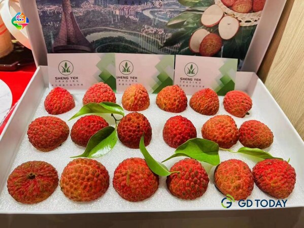 Guangdong litchi woos Singaporean consumers