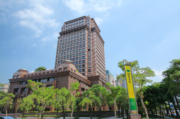 Trailblazing Low Carbon Transition for Asia-Pacific Businesses: Cathay United Bank's 2024 Q1 SLL Growth Exceeds 30% YoY