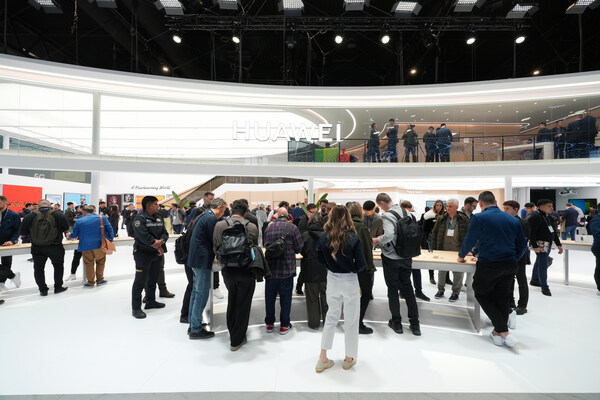 Huawei Brings World’s First Commercial Triple Foldable Phone to MWC 2025