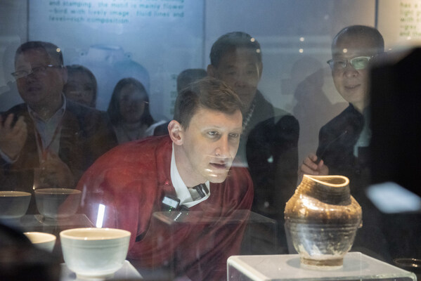 Xinhua Silk Road: Evan Kail explores porcelain cultural legacy in SE