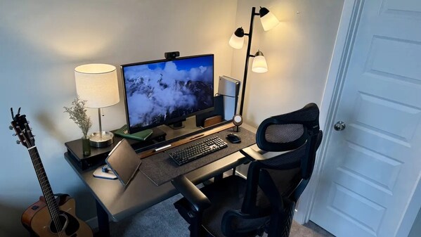 Autonomous Unveils SmartDesk 5: The Statement of Luxury and Craftmanship