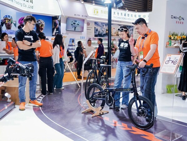 DAHON-V Speed Tech Created Buzz at CHINA CYCLE 2025!