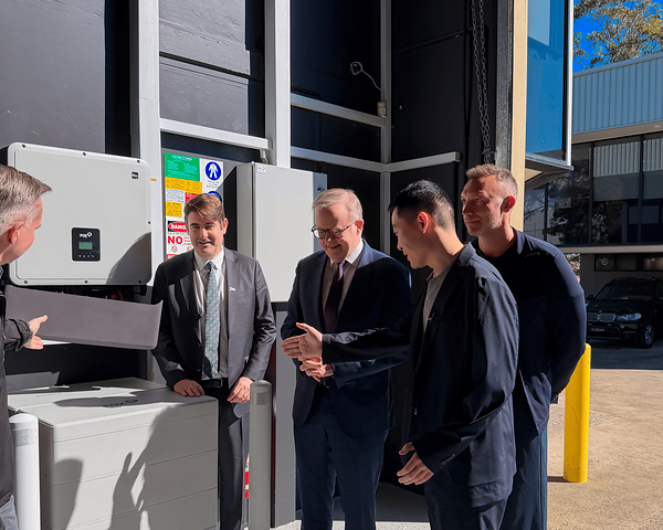 Prime Minister of Australia Marks 500,000 Home Battery Milestone, Continuing Support for Local Solar Business